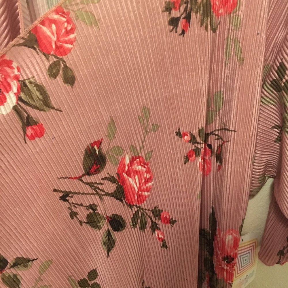 Lularoe Small Shirley - Picture 2 of 3